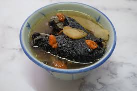 Black soup with chicken 